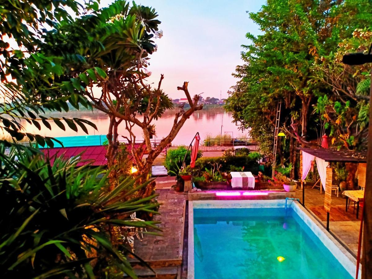 Sofa Gallery Hotel Nong Khai Exterior foto